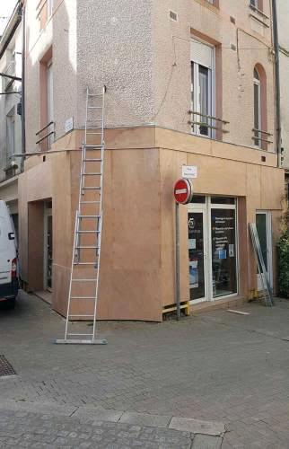 Façade de local commercial avant travaux de peinture à Montpellier