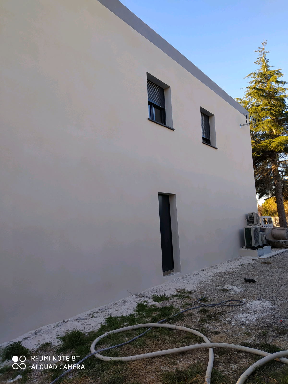 Ravalement de façade à Lunel . Chantier terminé.