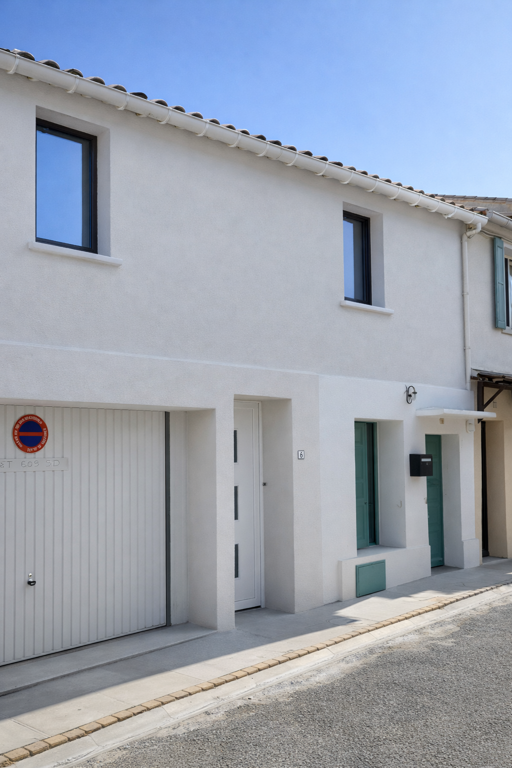 Façade rénovée après peinture à Assas par artisan peintre